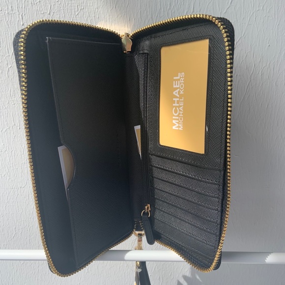 Michael Kors Taxi print wallet - Picture 13 of 16